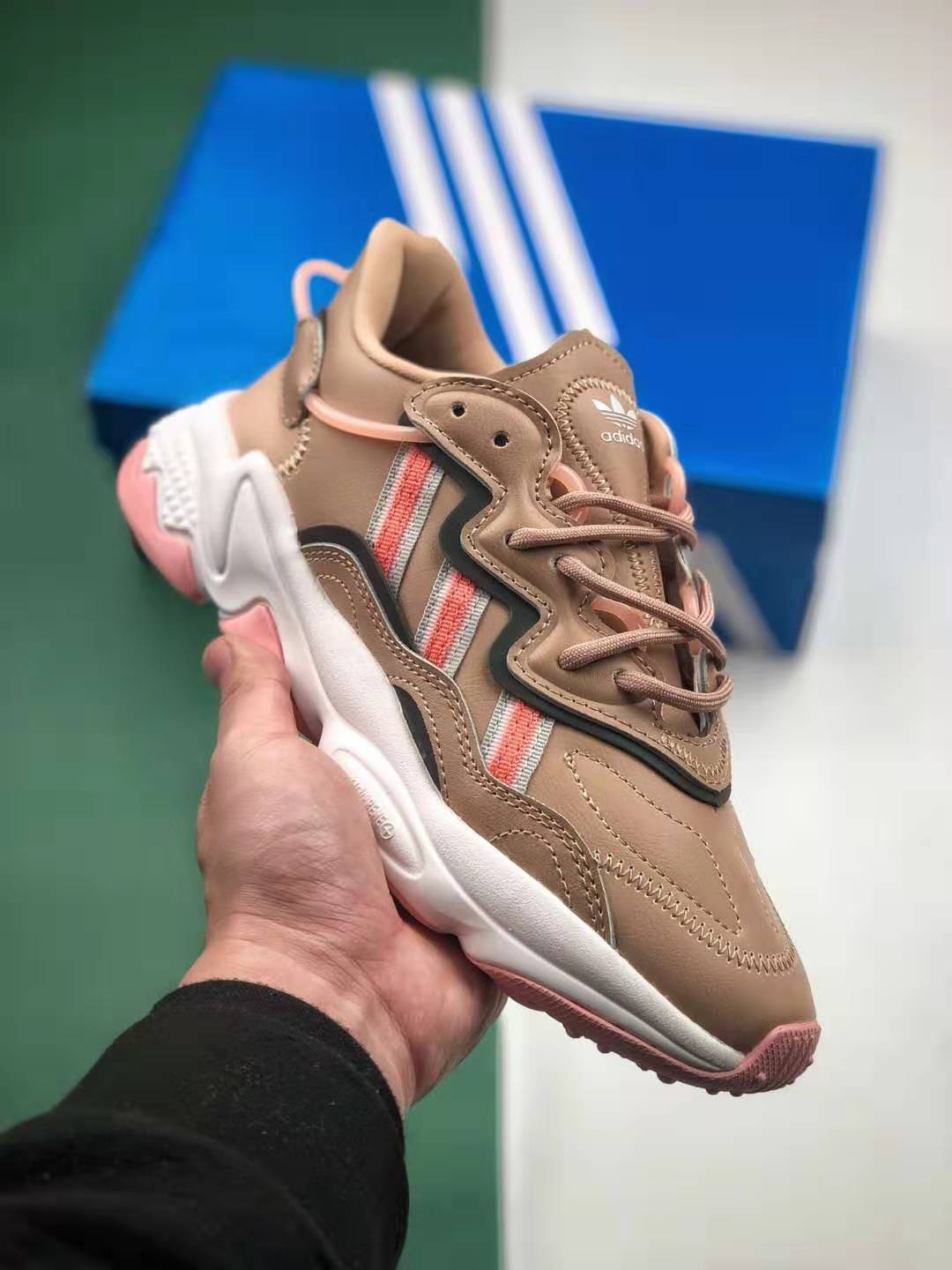 Adidas Ozweego 'Ash Pearl' EE7017 - Stylish Sneakers for Every Occasion