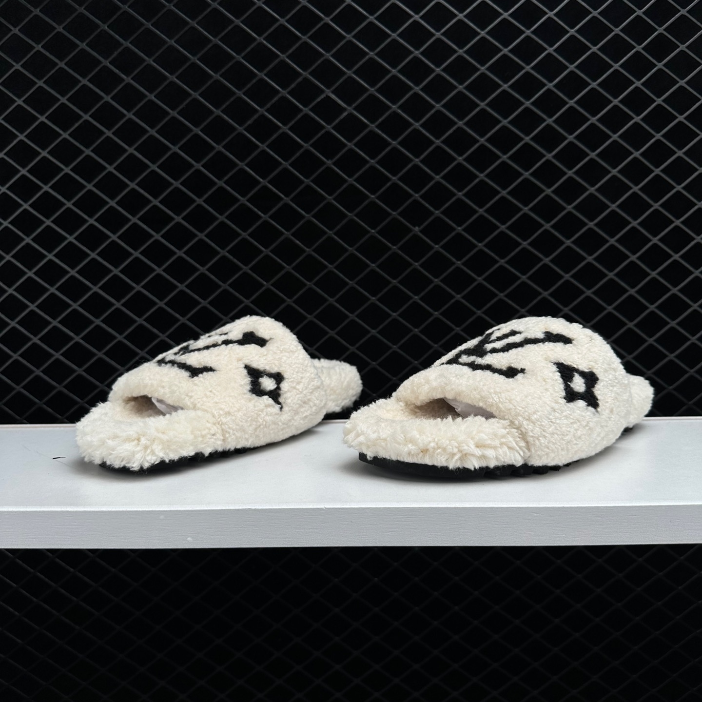 LOUIS VUITTON Shearling Monogram Giant Paseo Flat Comfort Mule White: Luxurious Style & Comfort