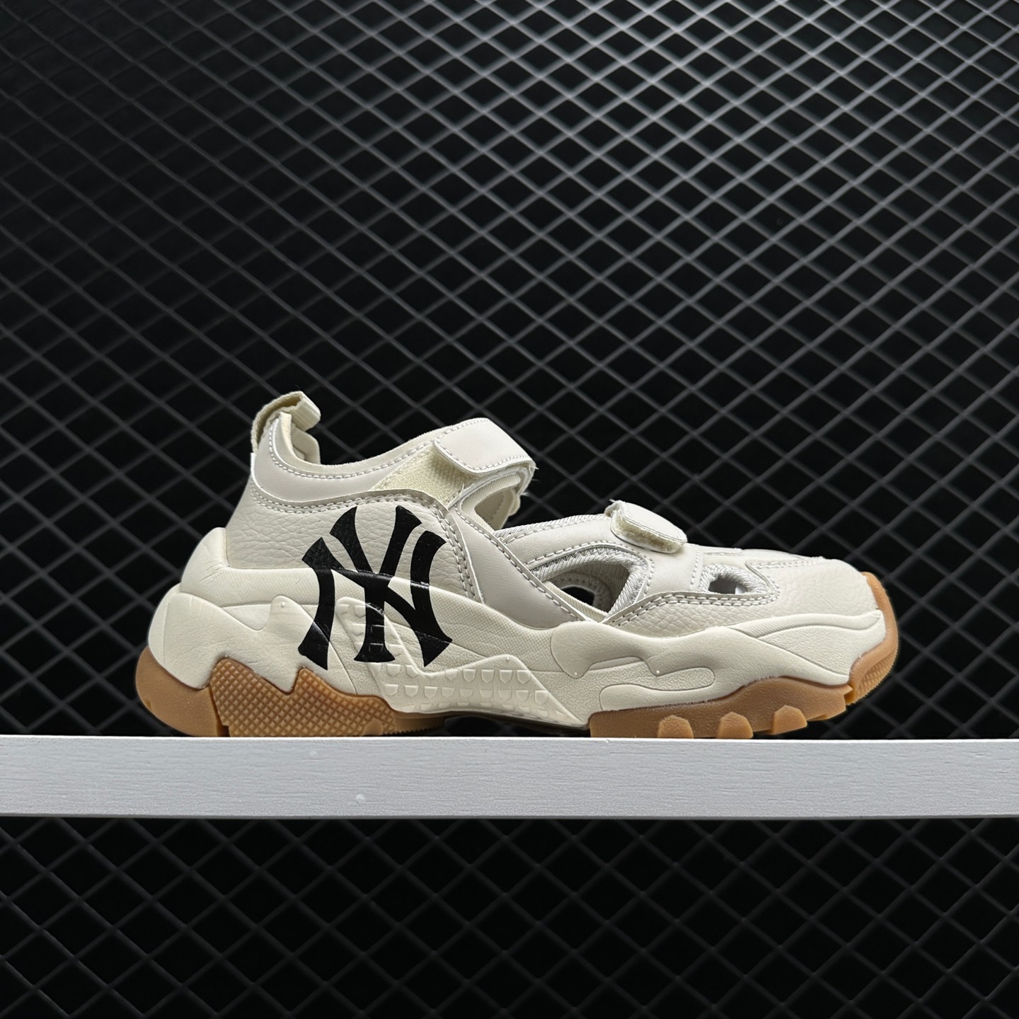 MLB Yankees Sandal Shoes White - Big Ball Chunky Mask 3ASDCH133-50CRS